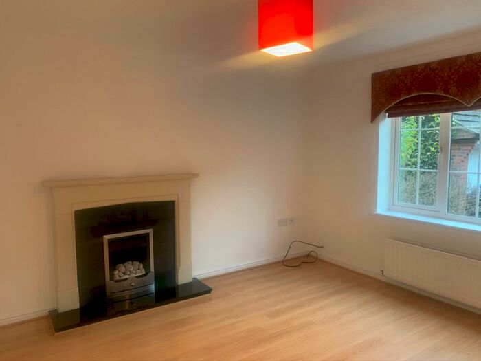 4 Bedroom Semi-Detached House To Rent In Erringtons Close, Oadby, LE2