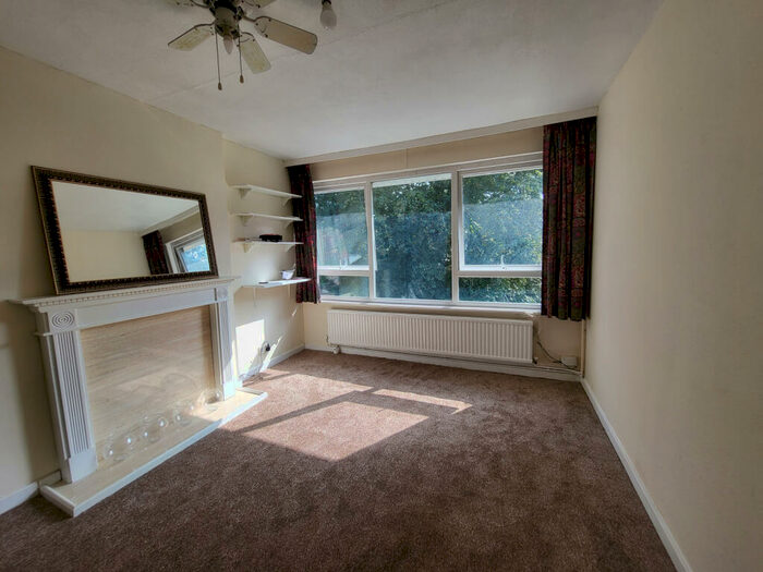 2 Bedroom Maisonette To Rent In Lawn Gardens Luton, LU1
