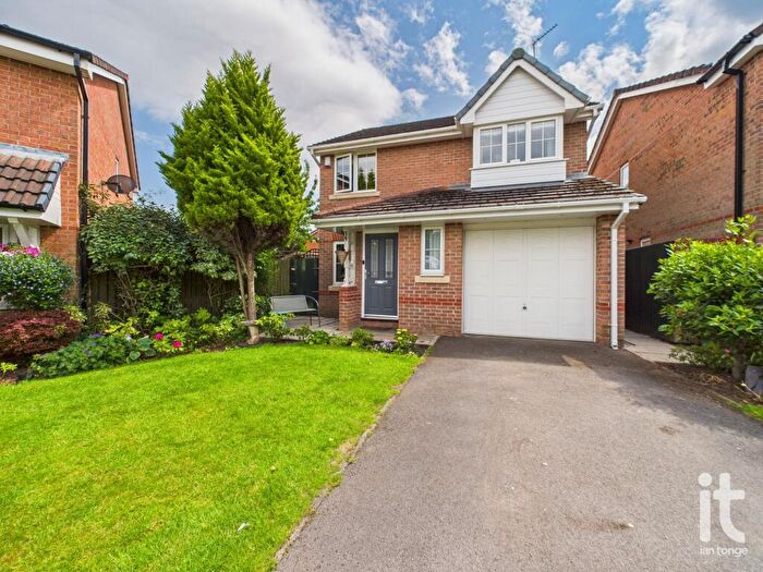 3 Bedroom Detached House For Sale In Farcroft Close, Offerton, Stockport, SK2