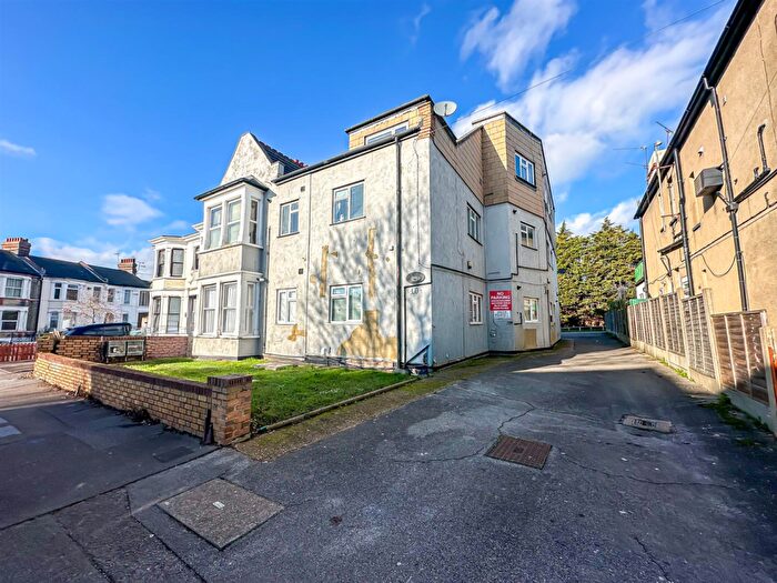 1 Bedroom Flat For Sale In Lancaster Gardens, Southend-On-Sea, SS1