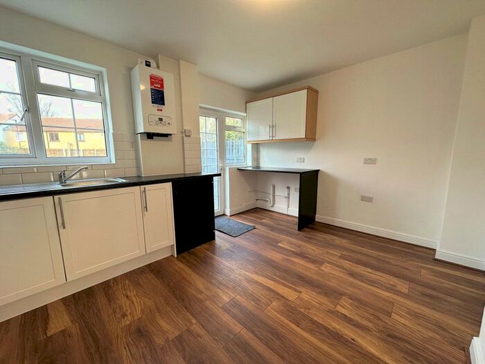3 Bedroom Terraced House To Rent In Goldsdown Road, Enfield, EN3