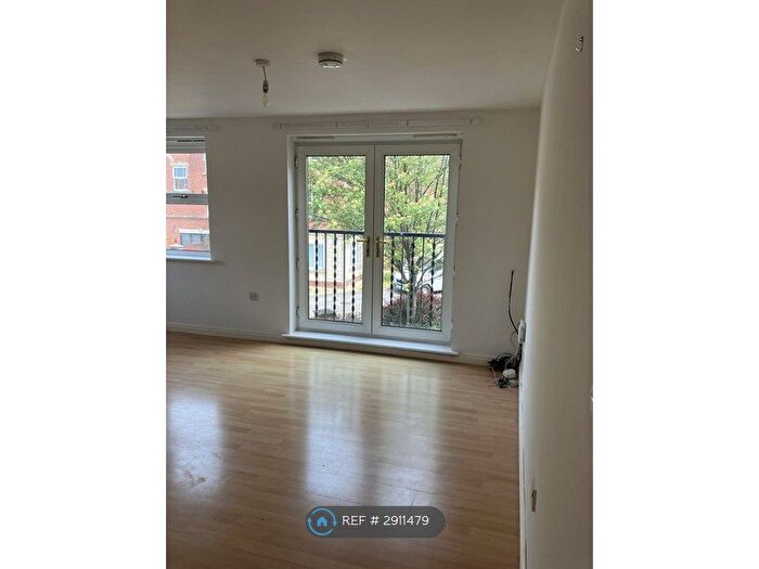 2 Bedroom Flat To Rent In Lock Keepers Court, Hull, HU9