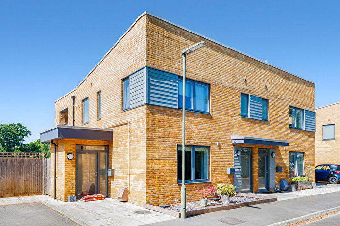 2 Bedroom Flat For Sale In Abbey Walk, West Molesey, KT8