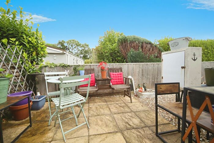 2 Bedroom Mobile/park Home For Sale In Taunton Vale Park, Bathpool, Taunton, TA2