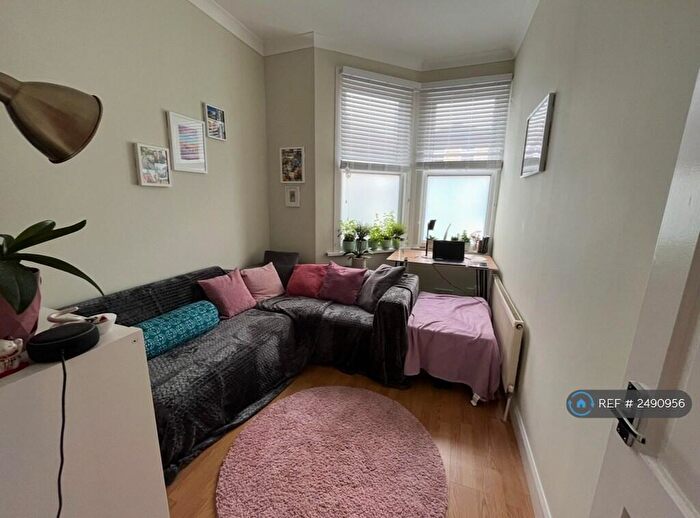 1 Bedroom Flat To Rent In Goldsmith Road, London, E10