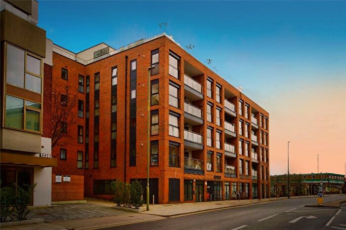 1 Bedroom Flat For Sale In High Road, London, N20