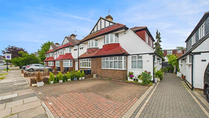 3 Bedroom Semi Detached House For Sale In Melbourne Way, Enfield, EN1