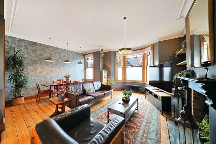 3 Bedroom Flat To Rent In Sellons Avenue, Harlesden, NW10