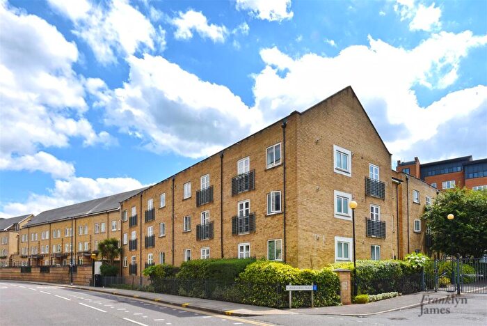 2 Bedroom Apartment To Rent In Langbourne Place, London, E14