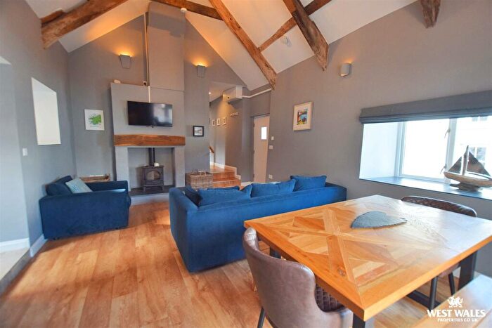 2 Bedroom Detached House For Sale In East Street, Newport, SA42