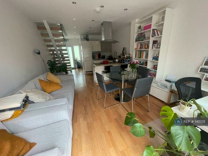 2 Bedroom Flat To Rent In Flamsteed Close, Cambridge, CB1