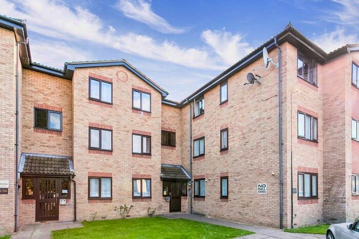 2 Bedroom Flat To Rent In Pittman Gardens, Ilford, IG1