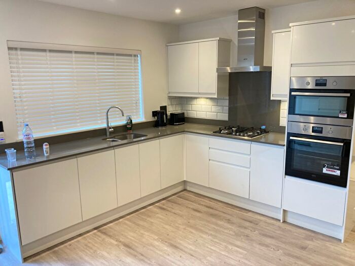 3 Bedroom Flat To Rent In Very Near Clitterhouse Road Area, Brent Cross, NW2