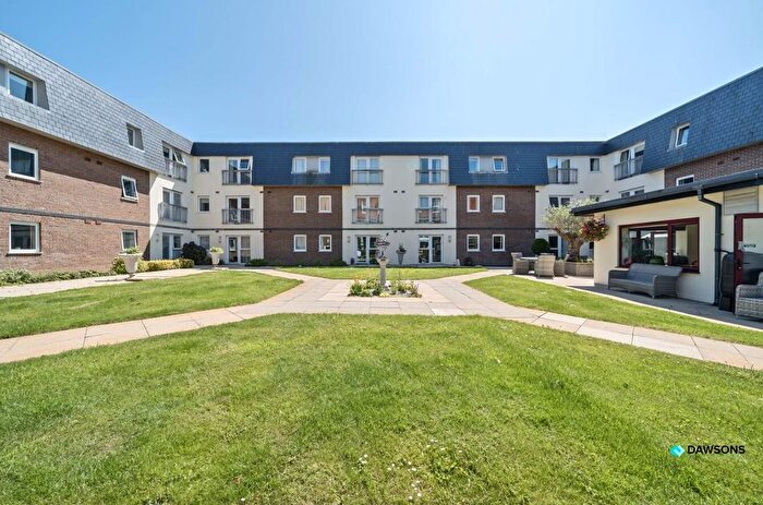 1 Bedroom Flat For Sale In Willow Court, Clyne Common, Swansea, SA3