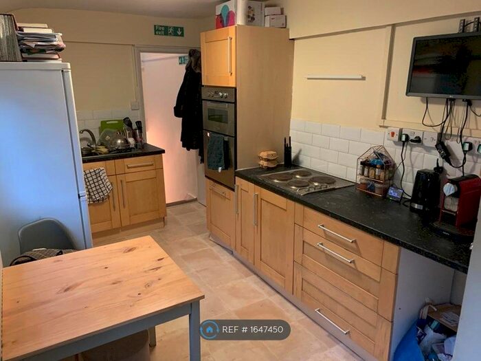 2 Bedroom Flat To Rent In Kincaid Road, London, SE15