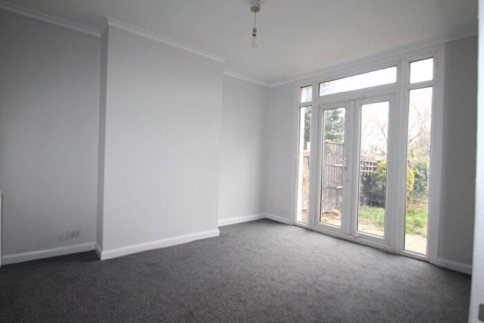 2 Bedroom Maisonette To Rent In Fullwell Avenue Barkingside, IG5