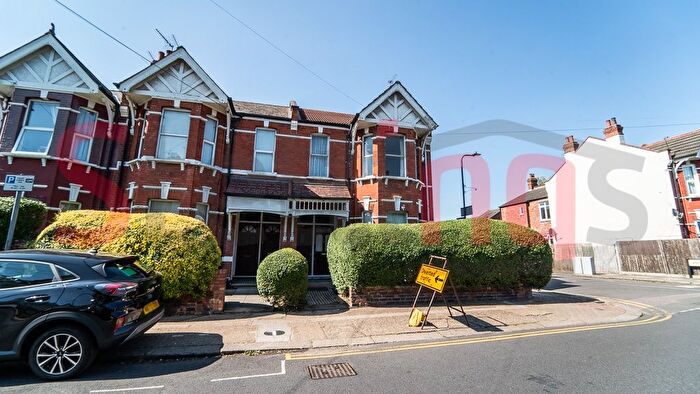 2 Bedroom Maisonette To Rent In Cricklewood, NW2