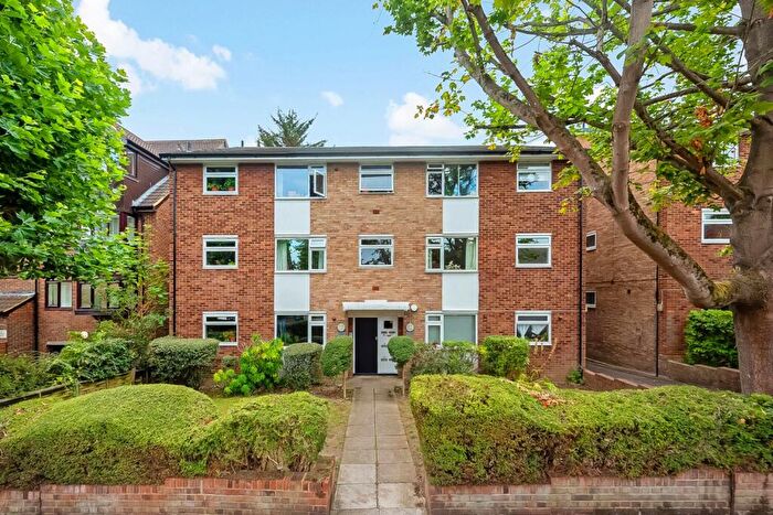 2 Bedroom Apartment For Sale In Mowbray Road, Crystal Palace, London, SE19