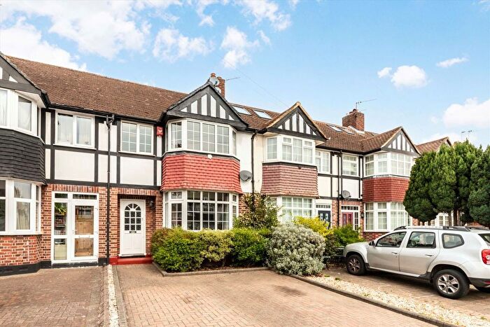 3 Bedroom Property For Sale In Devon Avenue, Twickenham, TW2