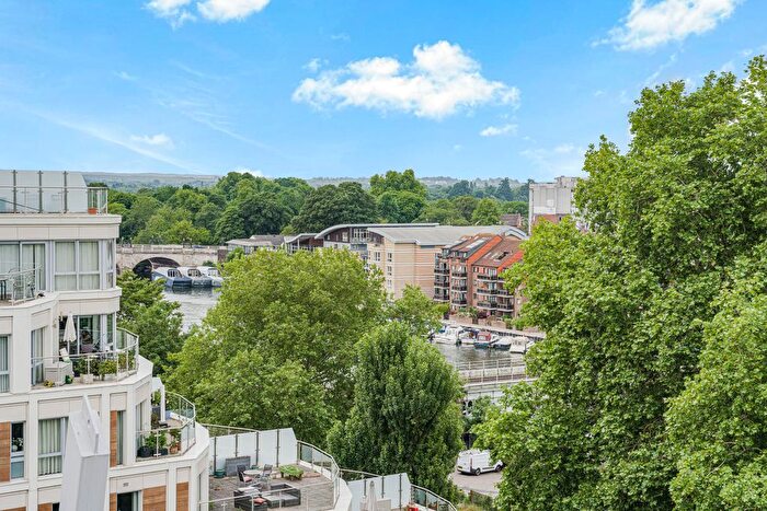 3 Bedroom Flat For Sale In Kingston Riverside, Kingston Upon Thames, KT2