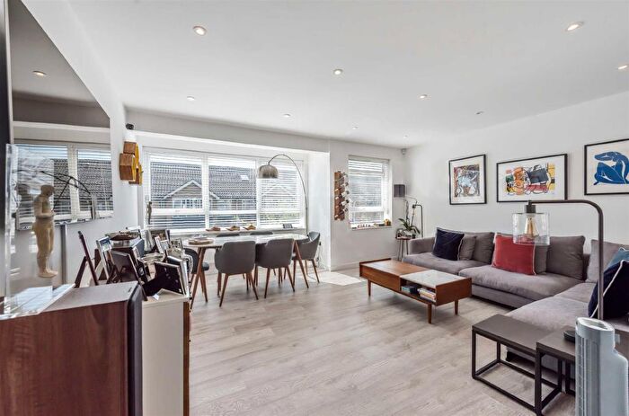 4 Bedroom Flat To Rent In Gay Close, London, NW2