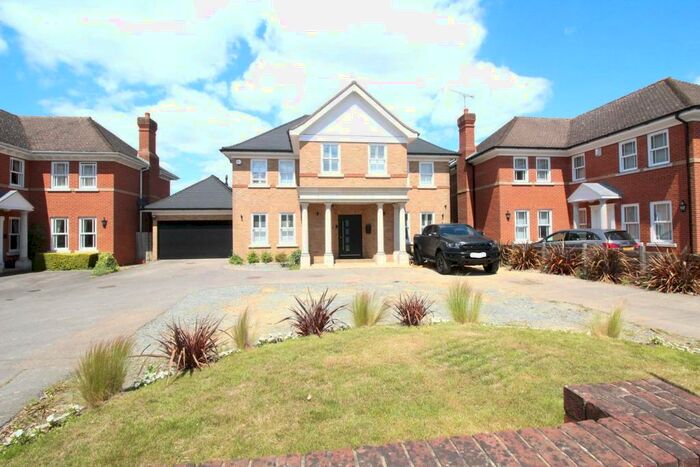 5 Bedroom Detached House To Rent In Western Road, CM12
