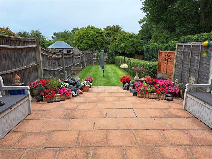 3 Bedroom Terraced House For Sale In Clarendon Road, Worthing, BN14