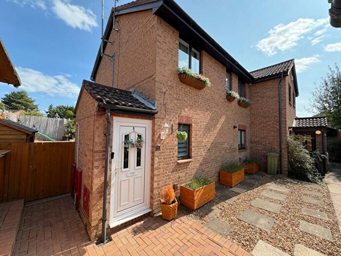 3 Bedroom Semi Detached House For Sale In Brayton Court, Shenley Lodge, Milton Keynes, MK5