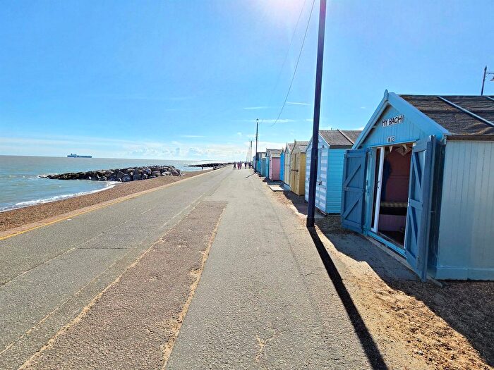 Chalet For Sale In Adjacent Sea Road, Felixstowe, IP11