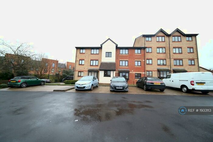 1 Bedroom Flat To Rent In Magpie Close, Enfield, EN1