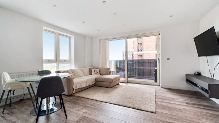 1 Bedroom Flat For Sale In Halewood Way, Rainham, RM13