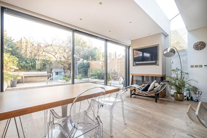 4 Bedroom Semi-Detached House To Rent In Gilpin Avenue London, SW14