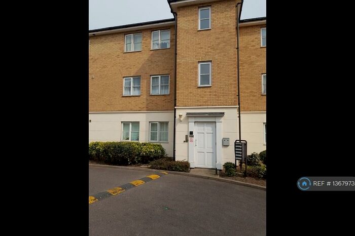 2 Bedroom Flat To Rent In Broad Street, Dagenham, RM10