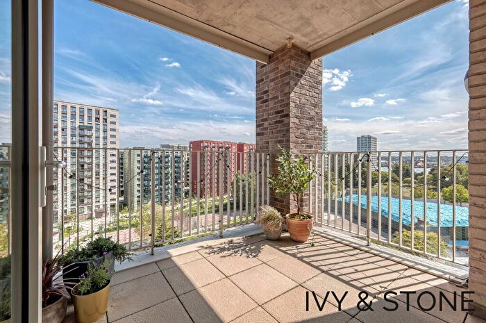 2 Bedroom Apartment For Sale In Copeland Court, London, E16