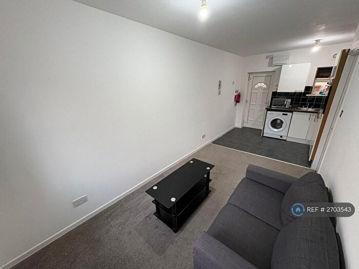 1 Bedroom Flat To Rent In Brook Road, Manchester, M14