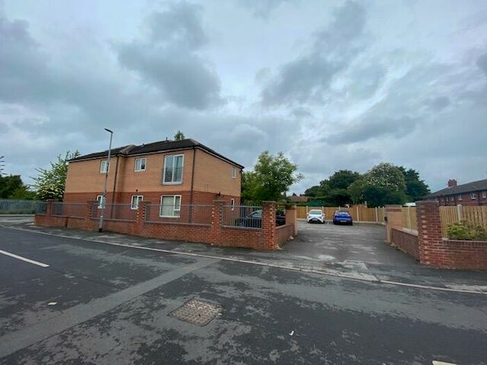 2 Bedroom Flat To Rent In Throstle Street, Leeds, West Yorkshire, LS10