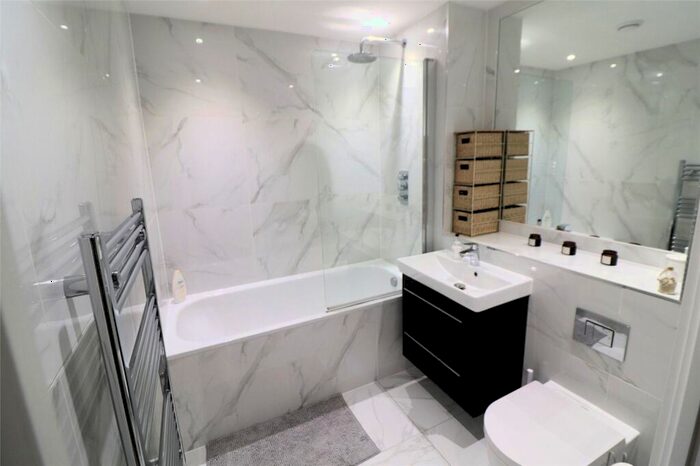 2 Bedroom Flat For Sale In Luna St. James, St. James Road, Brentwood, Essex, CM14