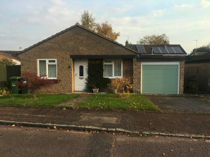 3 Bedroom Bungalow To Rent In Butlers Close, Aston Le Walls, NN11