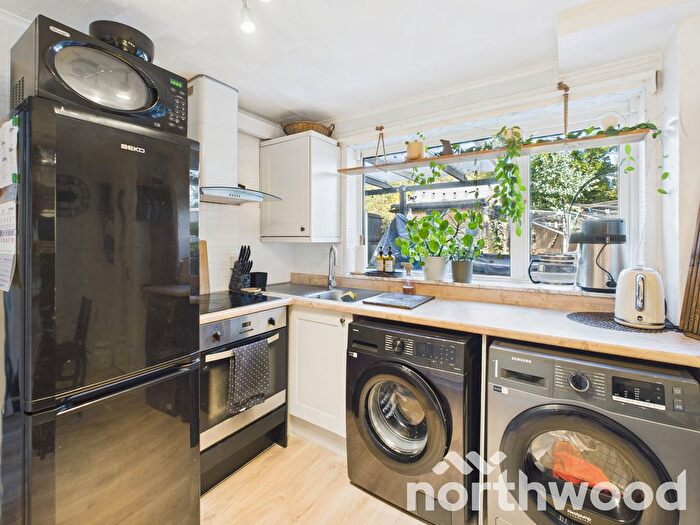 3 Bedroom End Of Terrace House For Sale In Oak Tree Road, Ashford, Ashford, TN23