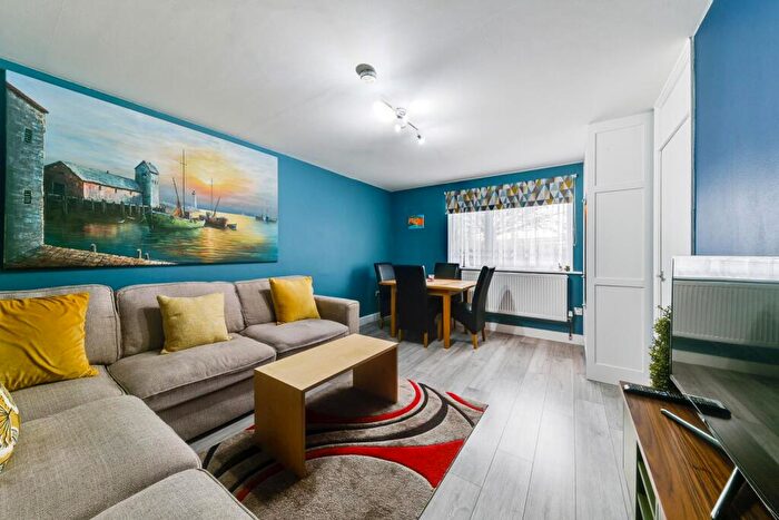 2 Bedroom Flat To Rent In Gurney Close, Barking, IG11