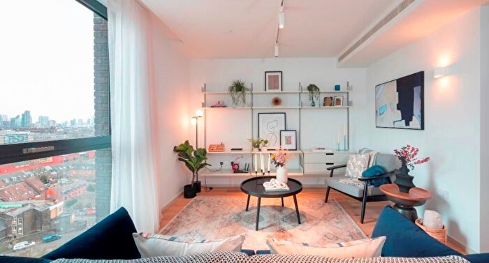 2 Bedroom Flat To Rent In York Way, London, N1