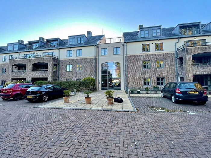 2 Bedroom Flat For Sale In Chestnut Road, Charlton Down, DT2