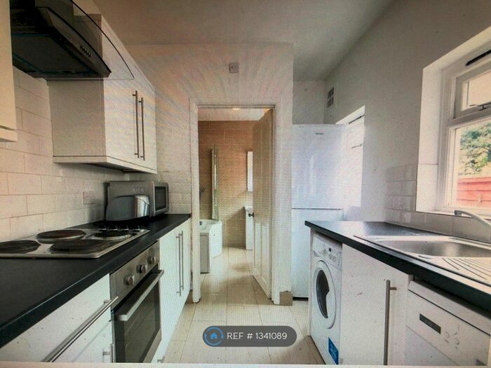 4 Bedroom Semi-Detached House To Rent In Denzil Road, Guildford, GU2