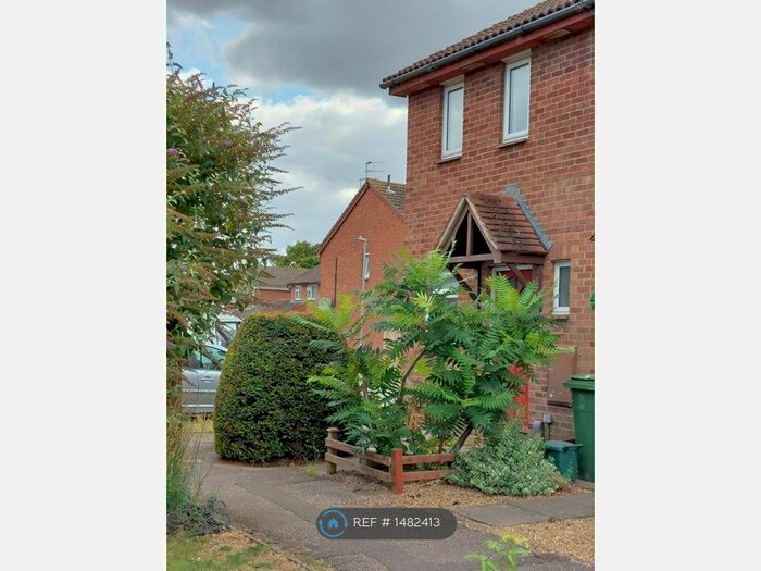 2 Bedroom Semi-Detached House To Rent In Poplar Close, Aylesbury, HP20