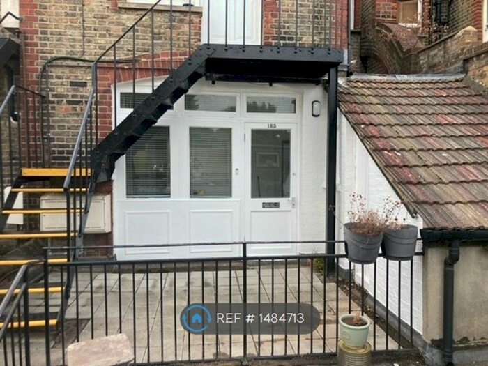 1 Bedroom Flat To Rent In Avenue Mews, London, N10