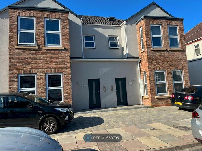 2 Bedroom Flat To Rent In Princes Road, Cleethorpes, DN35