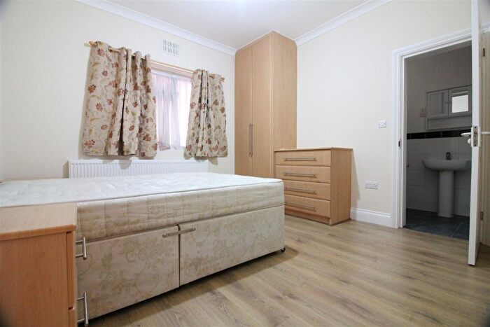 3 Bedroom Flat To Rent In Bulstrode Avenue, Hounslow, TW3