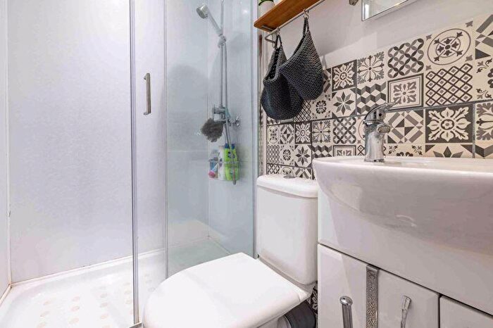 4 Bedroom Detached House For Sale In Trafalgar Avenue, Bletchley, Milton Keynes, MK3