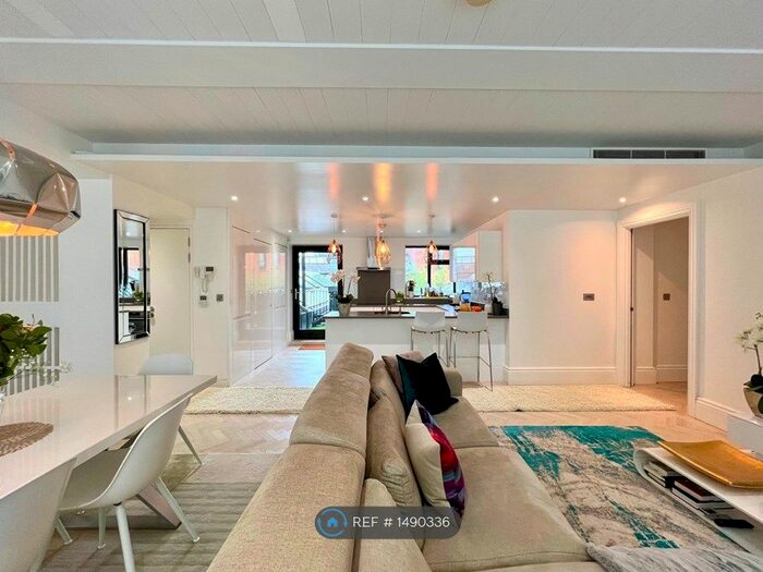 3 Bedroom Flat To Rent In Oxford Street, London, W1D