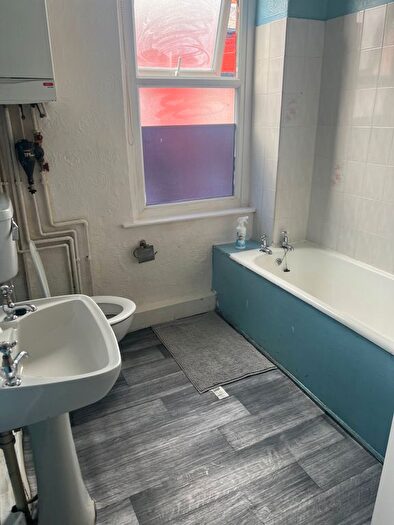 1 Bedroom Terraced House To Rent In Recreation View, Leeds, LS11